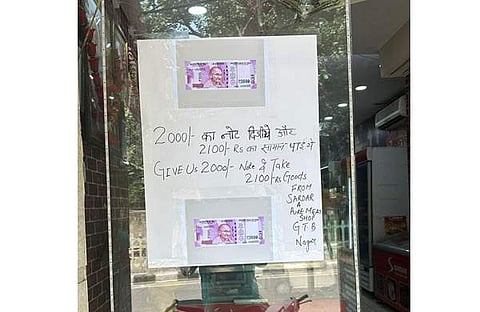 ഡല്ഹിയിലെ കടയുടമയുടെ വേറിട്ട പരസ്യം