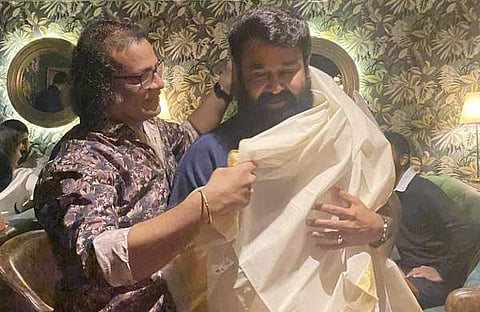 ഹരീഷ് പേരടി സാമൂഹിക മാധ്യമത്തില് പങ്കുവച്ച ഫോട്ടോ