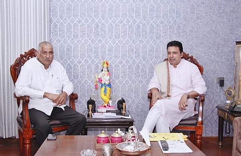ഹരിയാനയിലെ സ്വതന്ത്ര എംഎല്എയുമായി ബിപ്ലബ് ദേബ് കൂടിക്കാഴ്ച നടത്തുന്നു/ എഎന്ഐ