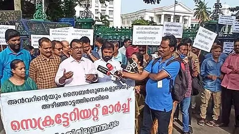മാധ്യമപ്രവര്ത്തകരുടെ പ്രതിഷേധത്തില് നിന്ന്