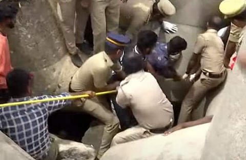 പുലിമുട്ടില് കുടുങ്ങിയവരെ പുറത്തെടുക്കാനുള്ള ശ്രമം/ സ്ക്രീന് ഷോട്ട്