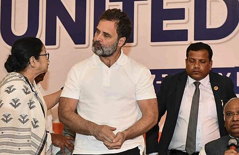 പ്രതിപക്ഷ പാര്ട്ടികളുടെ യോഗത്തില് രാഹുല് ഗാന്ധിയും മമത ബാനര്ജിയും/പിടിഐ