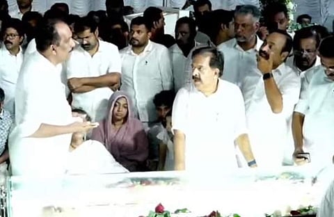 പുതുപ്പള്ളിയിലെ വീട്ടില് പ്രാര്ഥന പുരോഗമിക്കുന്ന ദൃശ്യം, സ്ക്രീന്ഷോട്ട്