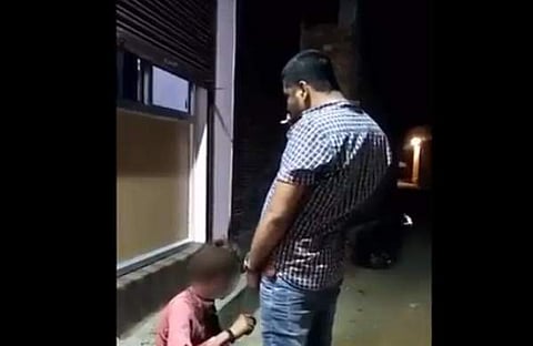 യുവാവിന്റെ മുഖത്ത് മൂത്രമൊഴിക്കുന്ന ദൃശ്യം