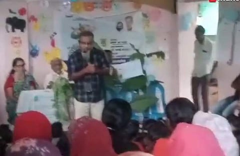 കുഴഞ്ഞുവീഴുന്നതിന് തൊട്ടുമുന്പ് ഫസലുദ്ദീന് കുട്ടികളോട് സംവദിക്കുന്ന ചിത്രം, സ്ക്രീന്ഷോട്ട്