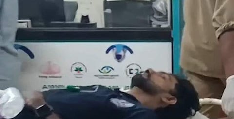 പരിക്കേറ്റ രോഹിതിനെ ആശുപത്രിയിലേക്ക് മാറ്റുന്നു/വീഡിയോ സ്ക്രീന്ഷോട്ട്
