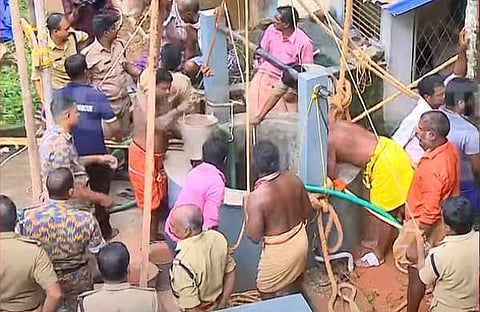 തൊഴിലാളിയെ പുറത്തെടുക്കാനുള്ള ശ്രമം തുടരുന്നു/ ടെലിവിഷൻ സ്ക്രീൻഷോട്ട്
