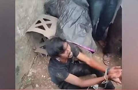 നാട്ടുകാര് പിടികൂടി പൊലീസില് ഏല്പ്പിച്ച പ്രതി ഗണേശന്