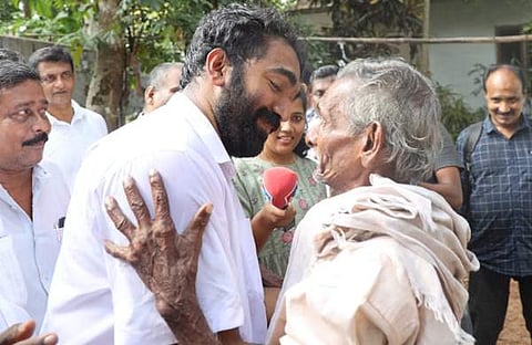 ചാണ്ടി ഉമ്മന് തെരഞ്ഞെടുപ്പ് പ്രചാരണത്തിനിടെ/ ഫെയ്സ്ബുക്ക്