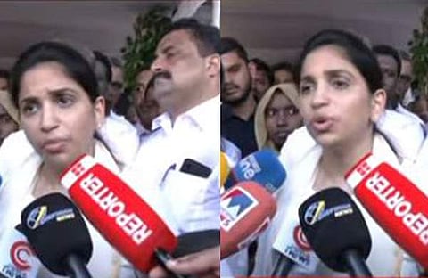 അച്ചു ഉമ്മന് മാധ്യമങ്ങളോടു സംസാരിക്കുന്നു/ടിവി ദൃശ്യം