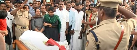സിദ്ദിഖിന് ഔദ്യോഗിക ബഹുമതികള് നല്കുന്നു/വീഡിയോ സ്ക്രീന്ഷോട്ട്