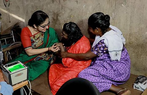 കലക്ടര് ദിവ്യ എസ് അയ്യര് ജ്യോതിയെ സന്ദർശിച്ചപ്പോൾ/ ഫെയ്സ്ബുക്ക്