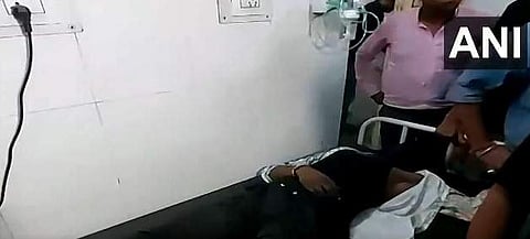 വീണു പരിക്കേറ്റ പ്രതിയെ ആശുപത്രിയില് എത്തിച്ചപ്പോള്/എഎന്ഐ വീഡിയോ സ്ക്രീന്ഷോട്ട്