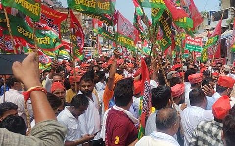 സമാജ് പാര്ട്ടി പ്രവര്ത്തകരുടെ ആഹ്ലാദം