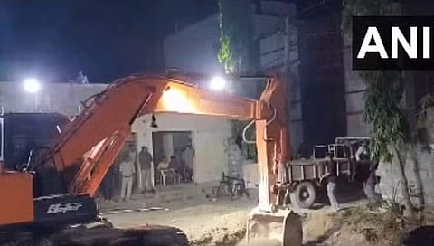 കുഴല്ക്കിണറില് വീണ കുട്ടിയെ രക്ഷിക്കാനുള്ള ശ്രമം