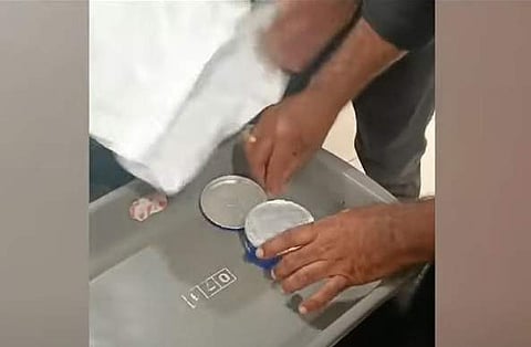 പിടികൂടിയ സ്വര്ണം/ ടിവി ദൃശ്യം