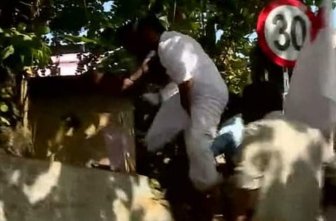 കോളജിലെ വിദ്യാര്ഥി സംഘര്ഷത്തിനിടെ/ ടെലിവിഷന് ദൃശ്യം