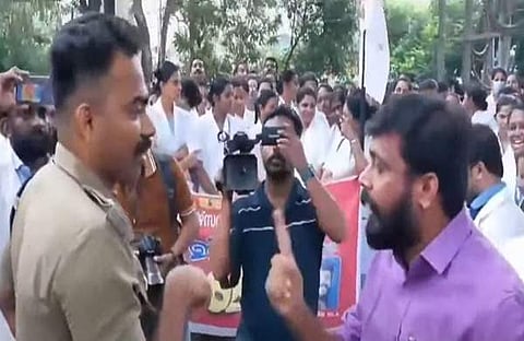 എസ്ഐയും എംഎൽഎയും തമ്മിലുണ്ടായ വാഗ്വാദം/ ടിവി ദൃശ്യം