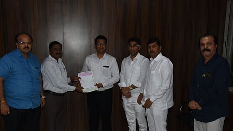 Municipal Commissioner Shankar Gore, Deputy Mayor Ganesh Bhosale, Sanjay Shendge etc. along with MLA Sangram Jagtap while ordering the commencement of street light work.