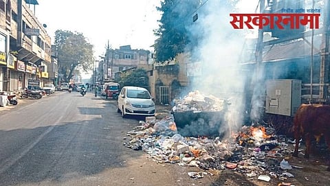Burning Garbage In Dhule city