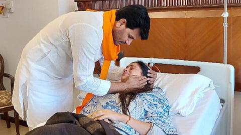 MLA Ravi Rana and MP Navneet Rana
