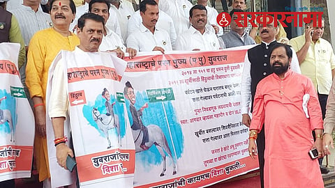 MLA slogans at assembly steps.