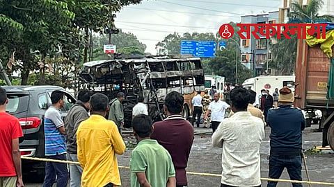 Crowd at accident place