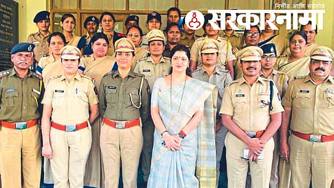 Rupali Chakankar with police officers