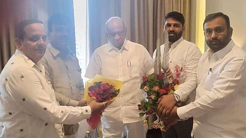 Vitthal Parivar Leader Meet Sharad Pawar