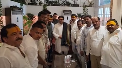 Villagers of Jejuri meet Raj Thackeray