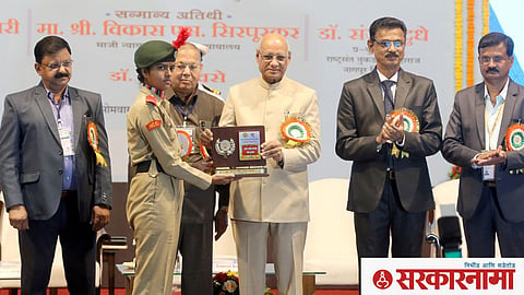 Governor Ramesh Bais with Others.
