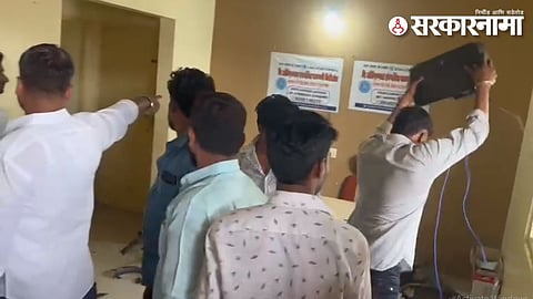 Violent Protest at Crop Insurance Company Office at Chandrapur.