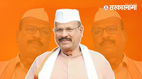 Shiv Sena MLA Abdul Sattar with supporters after his son Ameer Sattar’s victory in the Zilla Parishad election, marking a strategic political entry and consolidation of power in Silod-Soygaon region.