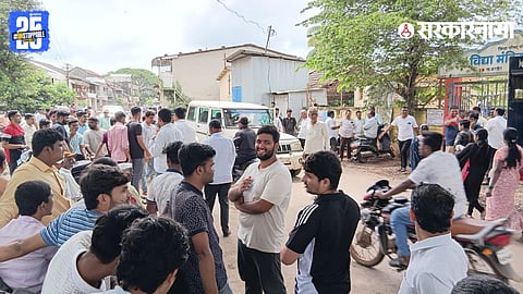 no-confidence motion against elected sarpanch Uttam Varute in Kolhapur's Kasaba Beed