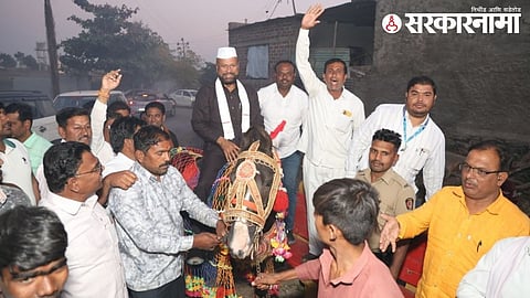 Abdul Sattar News: अब्दुल सत्तारांना मतदारांनी चक्क घोड्यावर बसवलं!