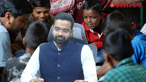 Jalgaon Collector Rohan GhugeTakes Initiative for Farmer Children