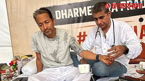 Sonam Wangchuk at Cockroach party andolan
