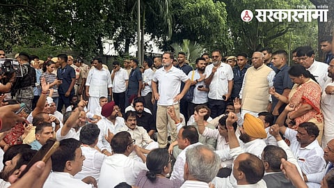 Rahul Gandhi and Congress MPs 120 Opposition Mps doing agitation at the PM House.