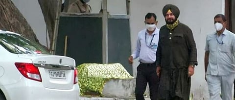 navjot singh sidhu meets congress party chief sonia gandhi and rahul gandhi