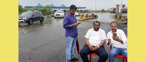 हार्दिकने पाठ फिरवल्याने शेट्टींवर रस्त्यावर खुर्ची टाकून बसण्याची वेळ!