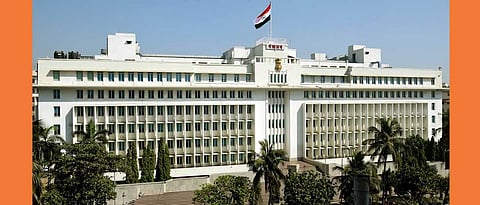 मंत्रालयात सतर्क पोलिसांनी आत्महत्या करणाऱ्या व्यक्तीस रोखले