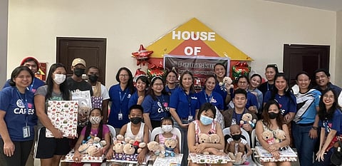 Mall volunteers of the ChriSMiles project along with the children beneficiaries.