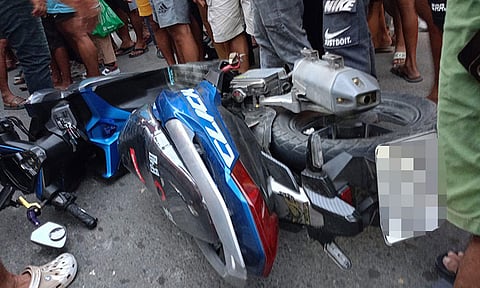 NAGUSBAT: Nagusbat ang motorsiklo sa 25 anyos nga lalaki nga patay sa aksidente sa national highway sa Barangay Inayagan, siyudad sa Naga, alas 5:00 sa hapon, Huwebes, Pebrero 15, 2024.