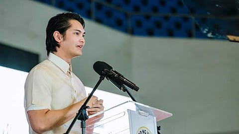 YOUNG AND ENERGETIC. Victorias City Mayor Miguel Javier "Javi" Benitez delivered his Midterm Report before members of the Sangguniang Panlungsod of Victorias during the council's 72nd session. It was held at the City's Sports and Amusement Center on March 18, 2024.