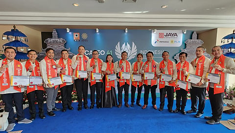 Four Davao Light Engineers achieved the ASEAN Chartered Professional Engineer (ACPE) Title which recognizes their expertise, education, licenses, and experiences in electrical engineering, across the ASEAN States. The ACPE title will be conferred on May 2024 in Pasay City. Meanwhile, the engineers, namely: Roger Alinsub (6th from right), Edward Cantero (not in photo), Joel Deguito (3rd from left), and Dennis Rupenta (rightmost) are also included in the ASEAN Engineering Register (AER) with another Davao Light PEE, Jonathan Medalla (5th from right). They were conferred the title last November 2023 in Bali, Indonesia.