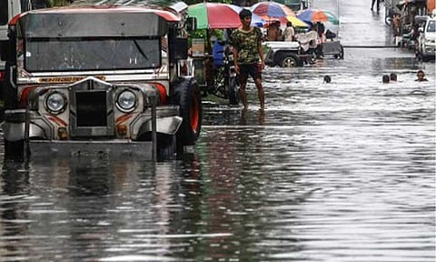 NO ROAD. Intermittent heavy rains submerge Oroquieta Street in Sta. Cruz, Manila on Tuesday (July 23, 2024). Typhoon Carina enhanced the southwest monsoon in Metro Manila. (PNA photo by Joan Bondoc)