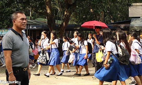 The administration of Sto. Tomas National High School, together with the Sto. Tomas police, evacuated the students and teachers due to a bomb threat on Tuesday, September 10.