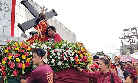TRASLACION. Thousands of Dabawenyos participated in the Traslacion of the image of the Jesus of Nazarene in Davao City on Thursday morning, January 9, 2025. The procession began at Sta. Ana Shrine Parish and made its way through Lapu-Lapu Street, Leon Garcia, and Ramon Magsaysay Avenue before returning to its starting point. The Traslación commemorates the historic transfer of the Black Nazarene’s replica from Intramuros to Quiapo Church in Manila in 1787.