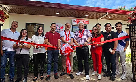 PRIMARY CARE FACILITY. Angeles City Mayor Carmelo ' Pogi' Lazatin. Jr. and First District Congressman Carmelo ' Jon' Lazatin II led the opening of primary health care facilities in Barangay Pulung Maragul and Barangay Malabanias. (Photo by Chris Navarro)