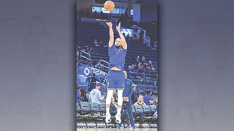 Curry sets three-point record